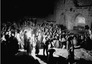 Een openluchtbioscoop in Hebron in 1938